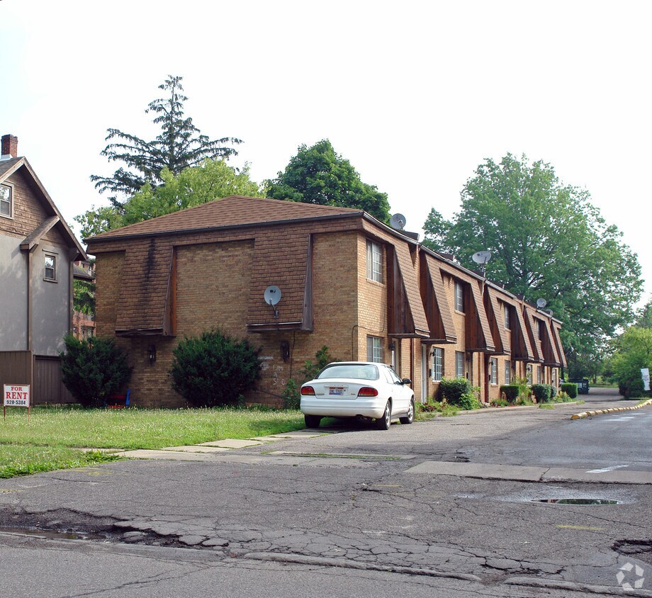 2431 Northland St, Cuyahoga Falls, OH 44221 Apartments in Cuyahoga