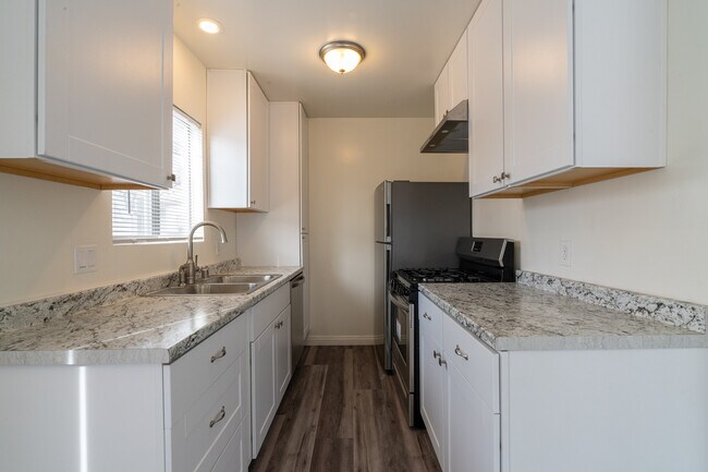 Building Photo - 1115 Glenville Dr