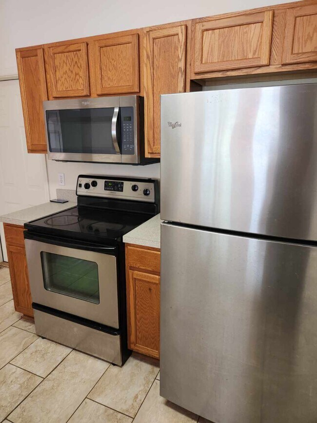 Kitchen Appliances - 804 Southern Creek Dr