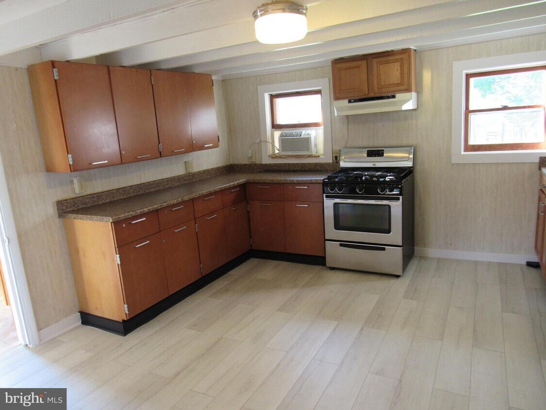 Foto principal - 837 N Pifer Rd