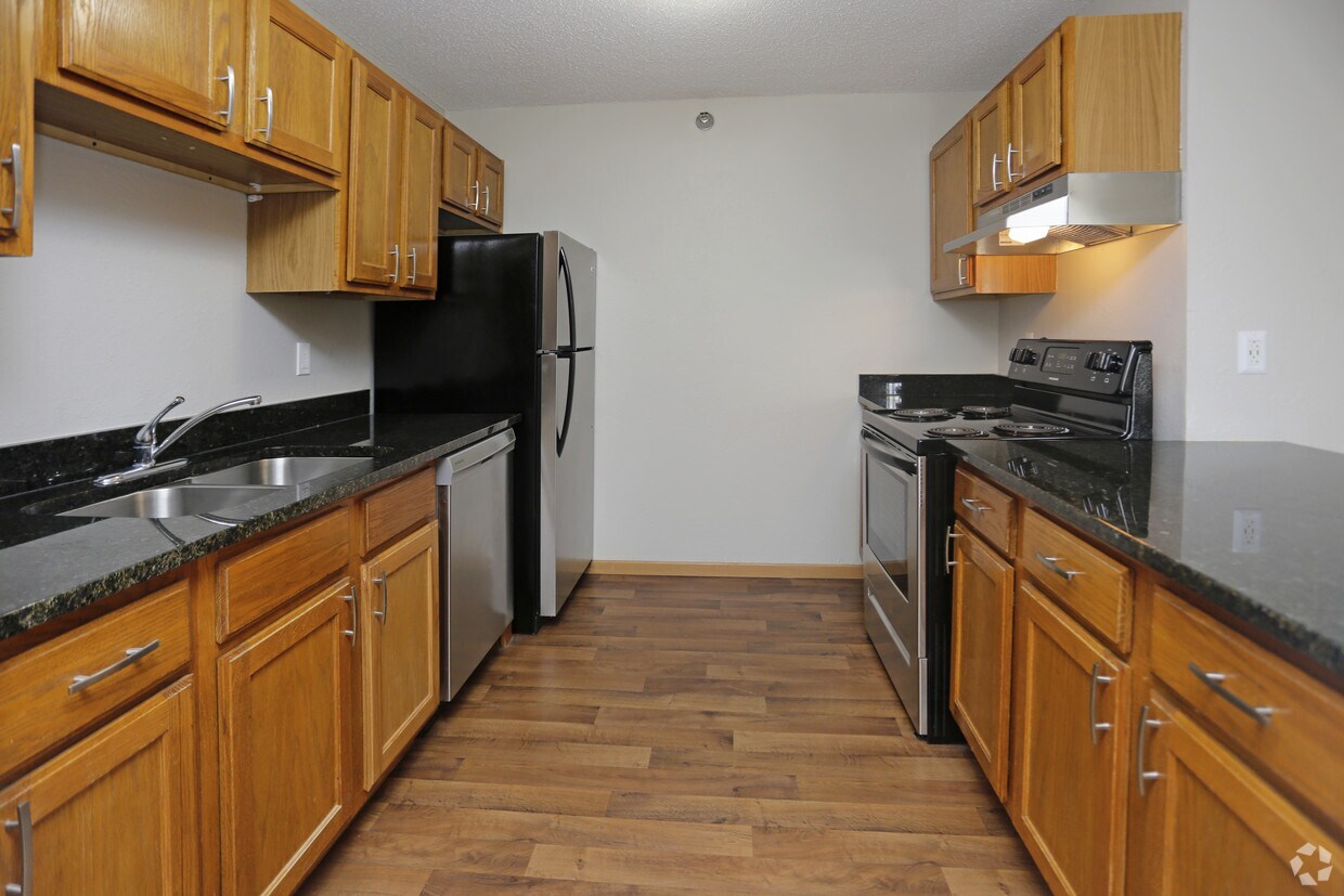 White Pines 1324 Eagle Creek Blvd Shakopee, MN Apartments for Rent