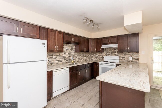 Foto del edificio - 2545 Dupont St