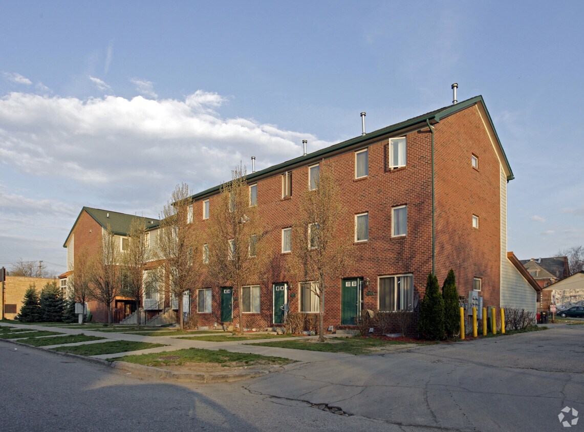 Primary Photo - Helisa Square