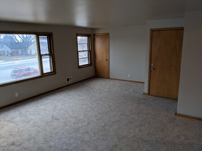 Main Area - 8634 W Capitol Dr