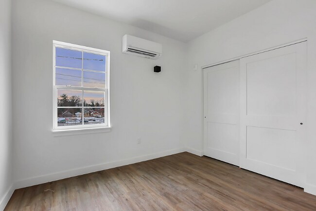 Foto del edificio - 593 E Broad St