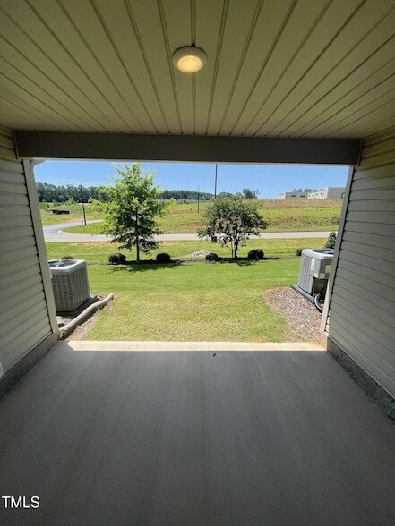 Foto del edificio - 2027 Wiggins Village Dr