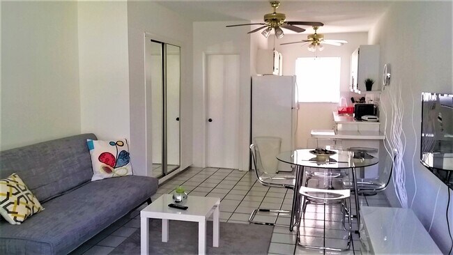 Building Photo - 1446 Ocean Dr