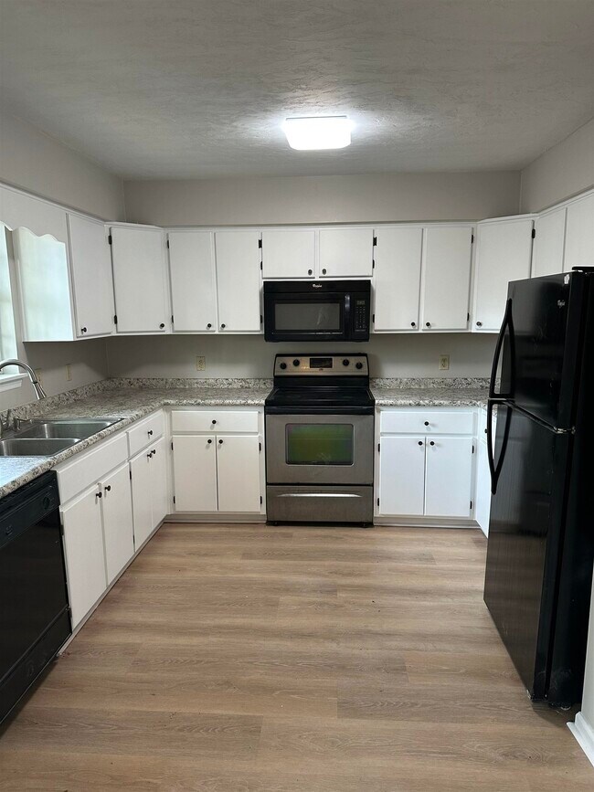 Foto del edificio - 2395 Claremont Ln