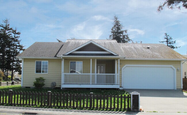 Foto del edificio - Charming 3 bedroom home w/master suite! Pe...