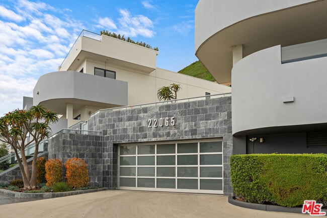 Foto del edificio - 22065 Pacific Coast Hwy