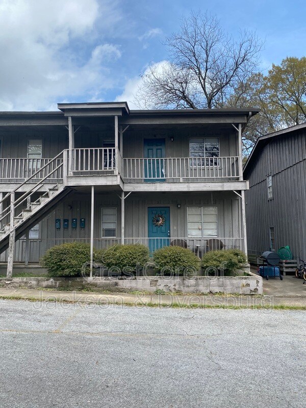 Primary Photo - 1324 Hillcrest Ave