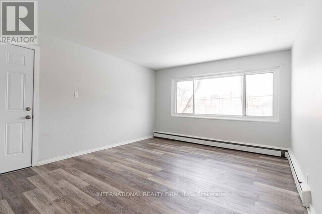 Photo du bâtiment - 75 King Edward Ave