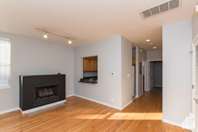 Foto del edificio - 1331 N Burling St