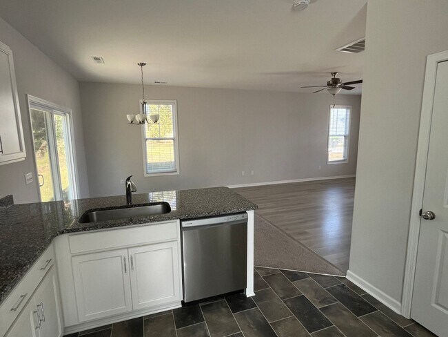 Building Photo - Leland - Newer construction house with 2-c...