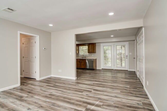 Building Photo - 1117 Fairlane Dr