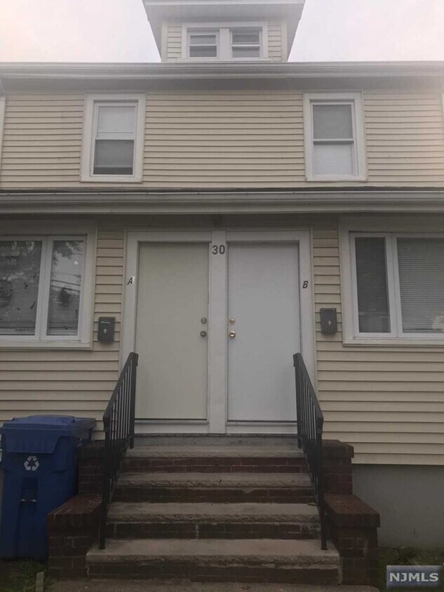Primary Photo - 30 E Forest Ave