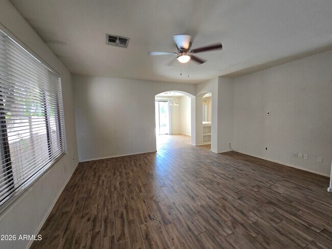 Building Photo - 909 S Nielson St