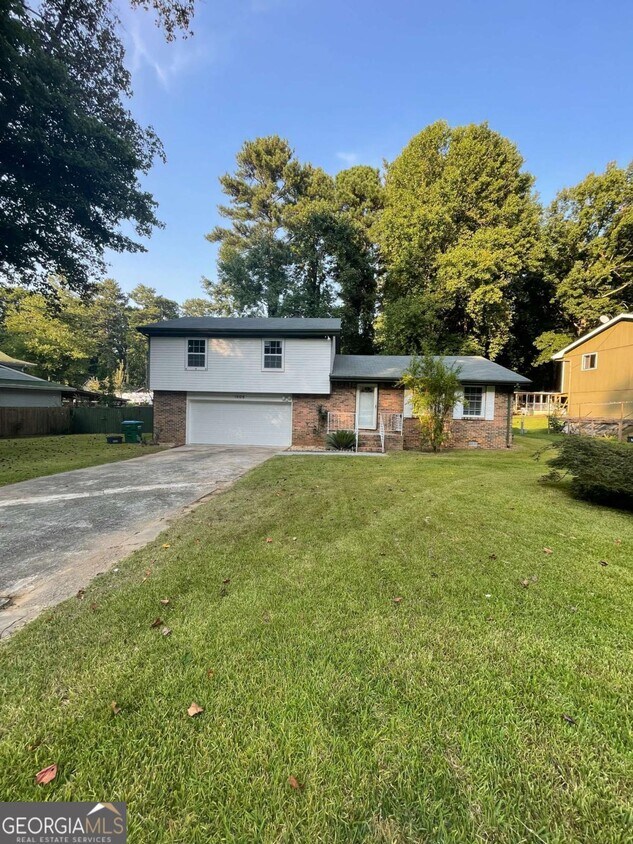 Foto principal - 1606 Village Dr NW