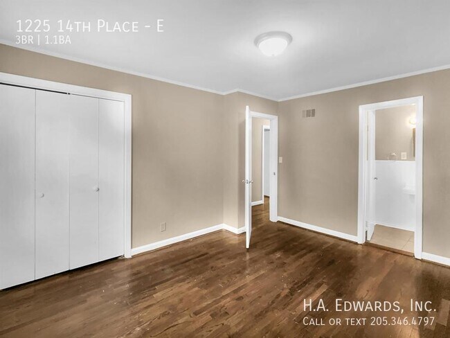 Building Photo - 1225 14th Pl E