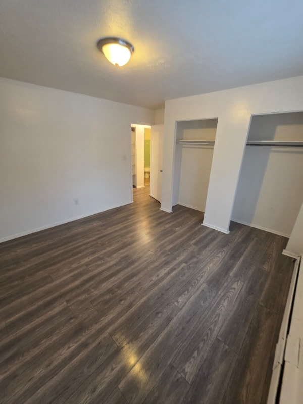 Building Photo - 3265 E 143rd St