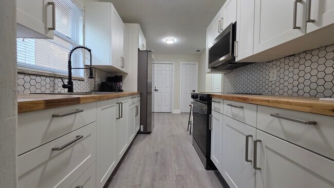 Photo - 1343 Poppy Ave House