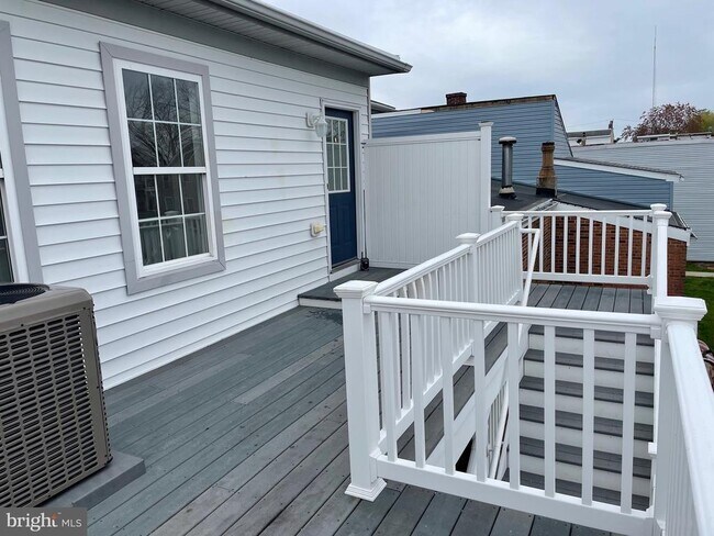 Foto del edificio - 70 Clinton St