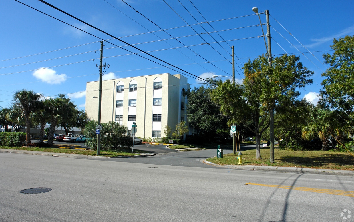 Primary Photo - Sycamore Apartments