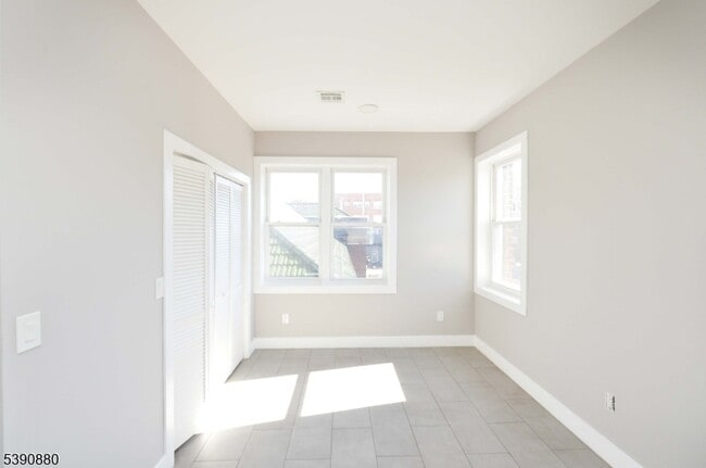 Foto del edificio - 9-9 Watsessing Ave