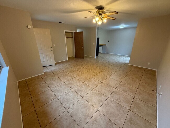 Foto del edificio - 615 Oriole Ave