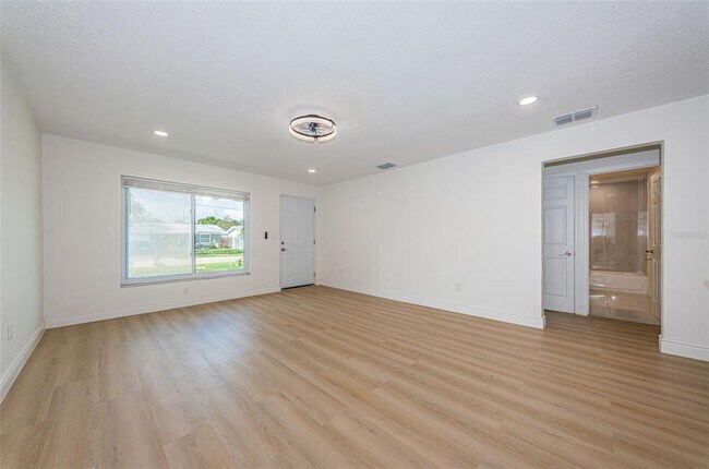 Foto del edificio - 427 92nd Ave N