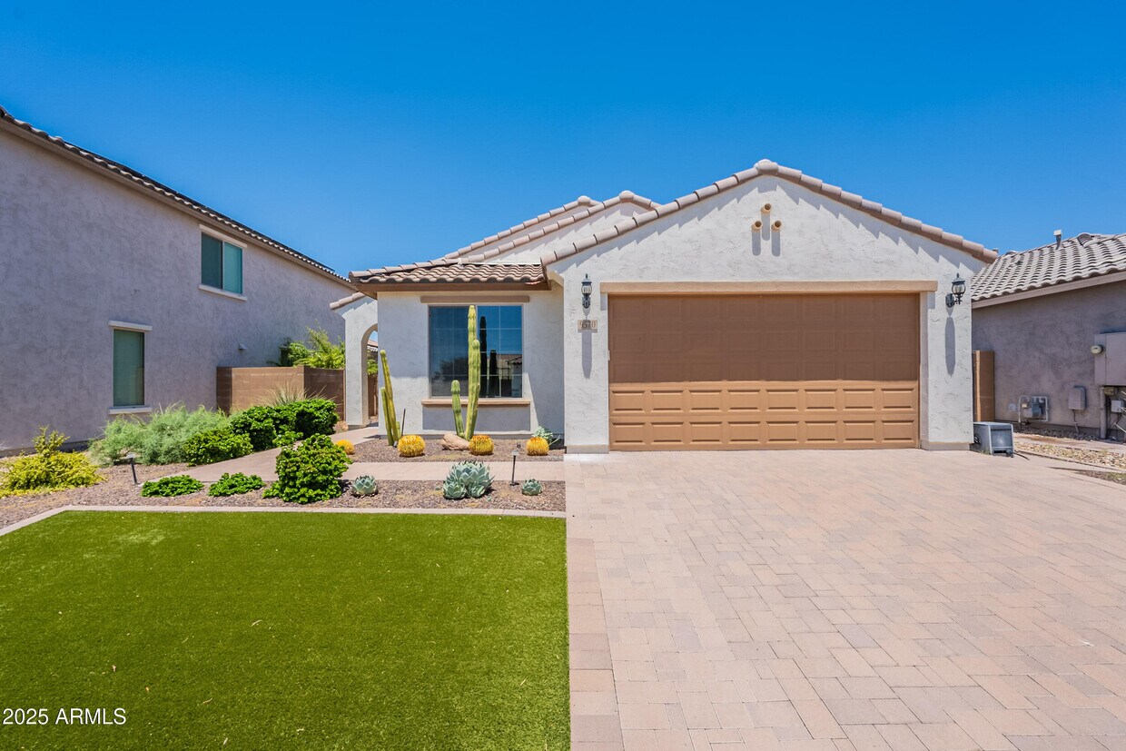Primary Photo - 9570 W Whispering Wind Dr