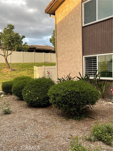 Foto del edificio - 2122 Firewood Ct