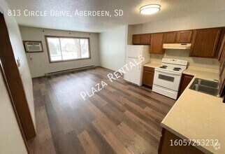 Building Photo - 213 13th Ave E