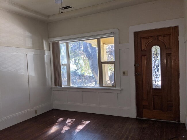 Photo - 712 46th St House