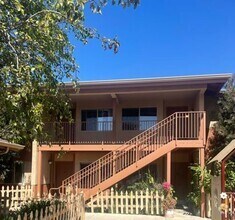 Building Photo - 504 S Oakley Ave