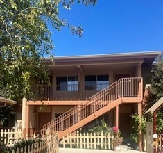 Building Photo - 504 S Oakley Ave