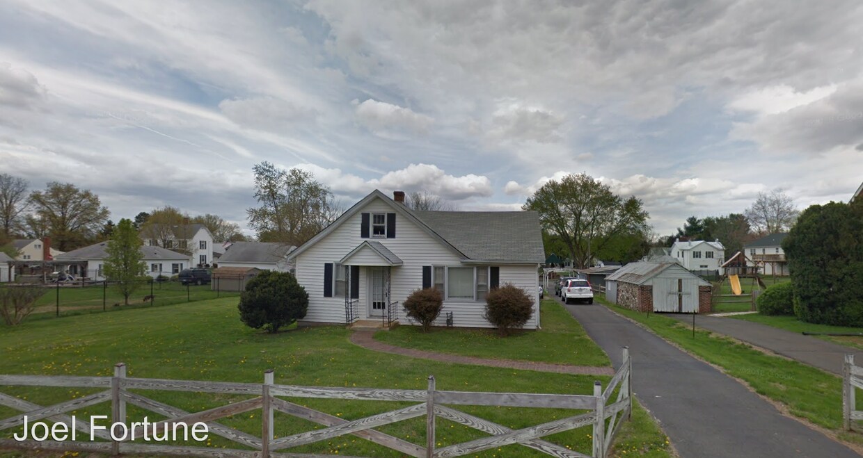 Primary Photo - 3 br, 1 bath House - 9521 Fairview Ave