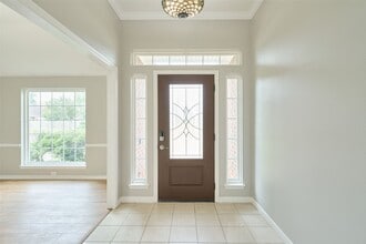 Building Photo - 15854 Knolls Lodge Dr