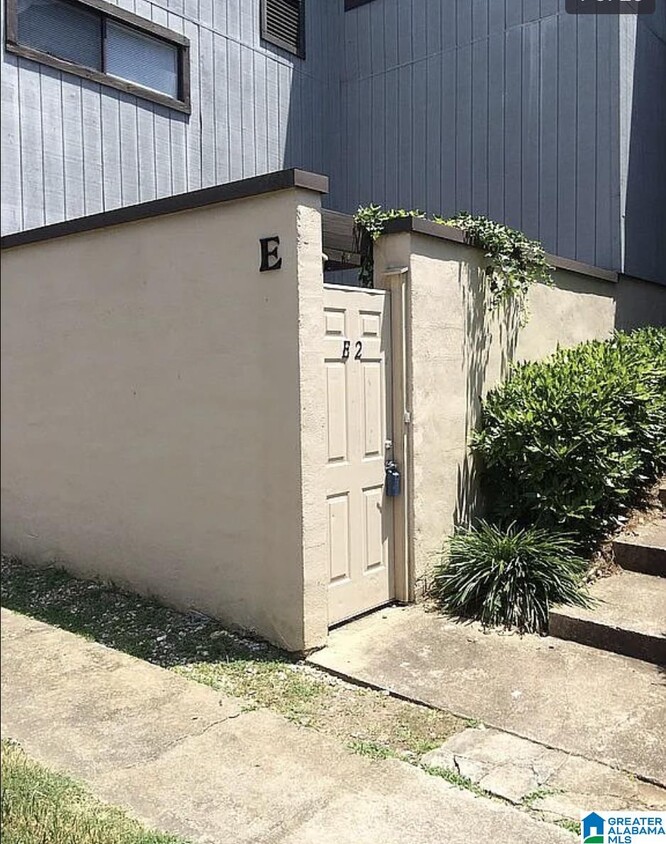 Primary Photo - 3350 Altamont Rd S