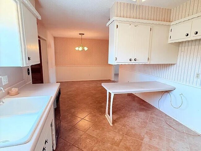 Foto del edificio - 7708 S Miller Blvd