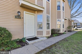 Building Photo - 2014 Barry Ct