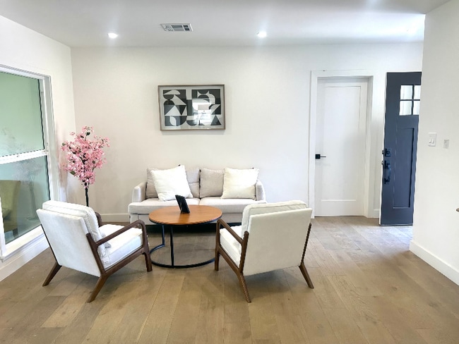 Foto del edificio - 16913 Covello St