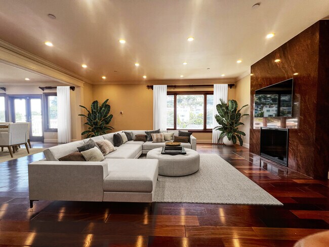 Foto del edificio - 19 Rosewood Dr