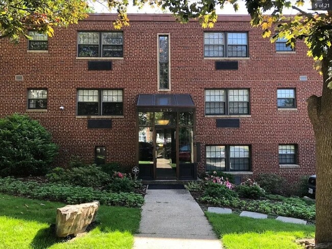 Building Photo - Arlington Courthouse Apartments
