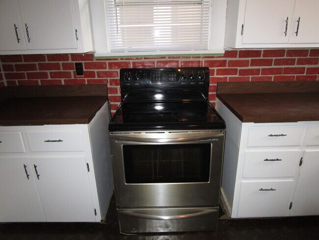 Building Photo - New Listing!!!