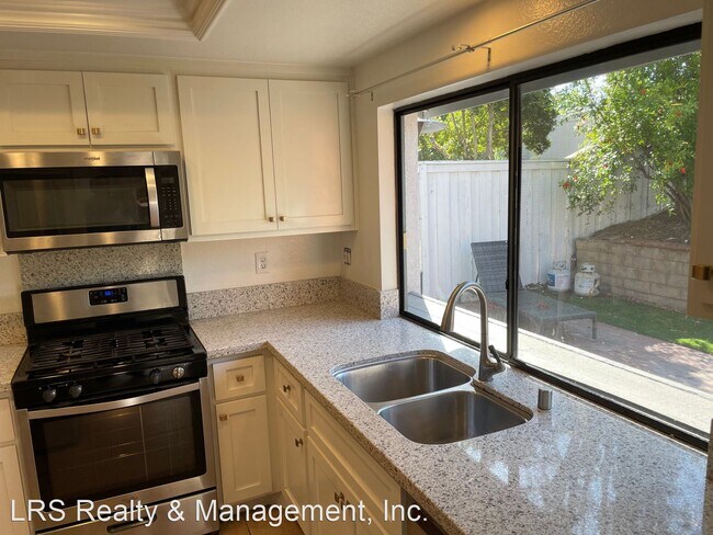 Foto del edificio - 3 br, 2.5 bath House - 13 Heather Hill Lane