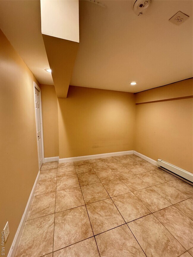 Foto del edificio - 1019 E 230th St