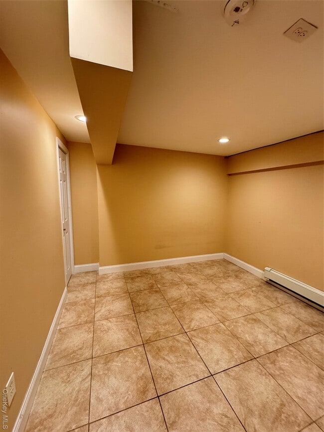 Foto del edificio - 1019 E 230th St