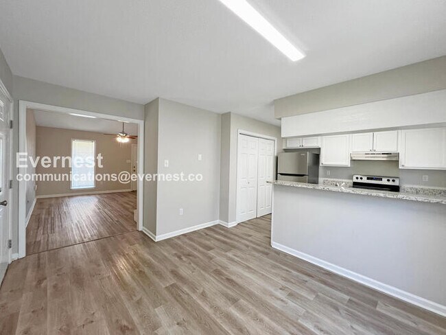 Foto del edificio - 886 Acorn Cove