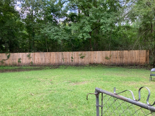 Back yard fenced in. - 7700 Midwood Dr